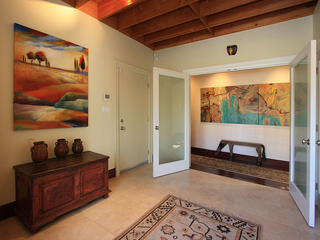 sub-private-residence-lp-foyer-2